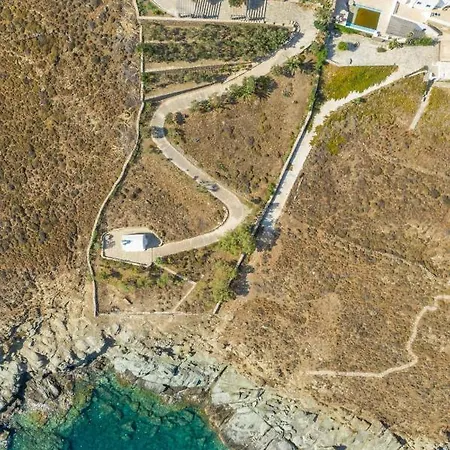 Willa La Chapelle Est And Ouest In Tinos