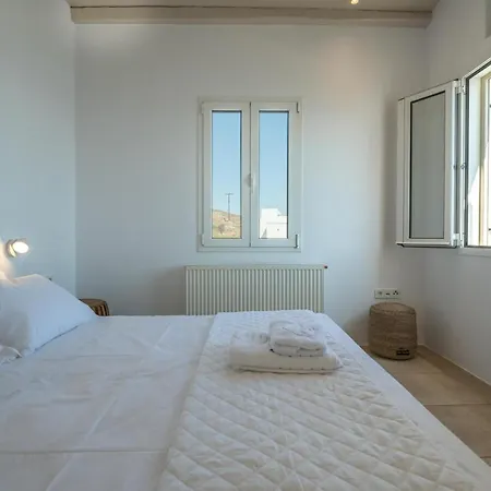 La Chapelle Est And Ouest In Tinos Willa Agios Romanos
